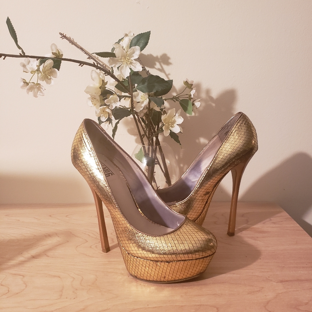 Mix No 6 Gold metallic platform heels